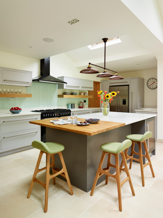 Minimal colorful design kitchen #kitchen #furniture #interiordesign #kitchenisland #seating #homedecor #decorhomeideas