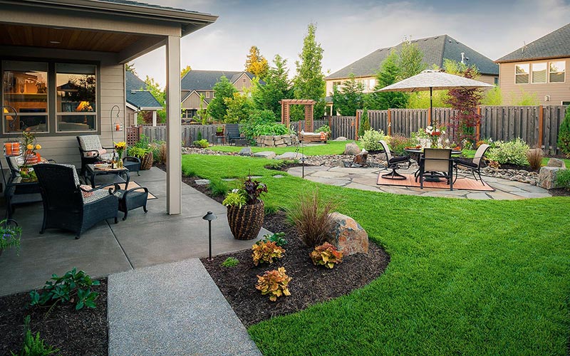 Creative patio design with garden #patio #homedecor #backyard #furniture #garden #decoratingideas #decorhomeideas