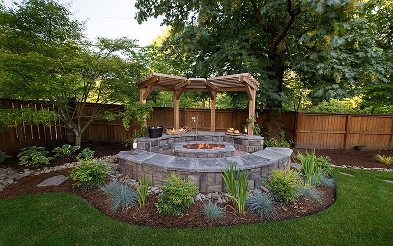 Patio design with fire pit #patio #homedecor #backyard #furniture #garden #decoratingideas #decorhomeideas