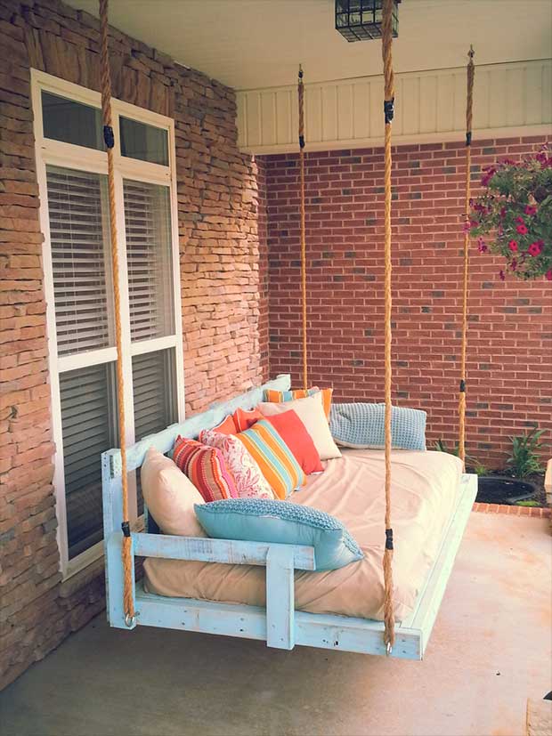 Diy lovely pallet porch swing idea #diy #pallets #furniture #makeover #repurpose #woodenpallet #homedecor #decoratingideas #decorhomeideas