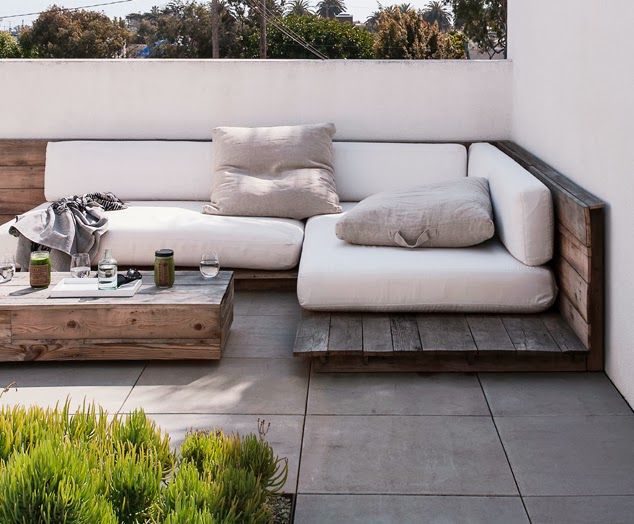 Diy pallet outdoor sofa idea #diy #pallets #furniture #makeover #repurpose #woodenpallet #homedecor #decoratingideas #decorhomeideas