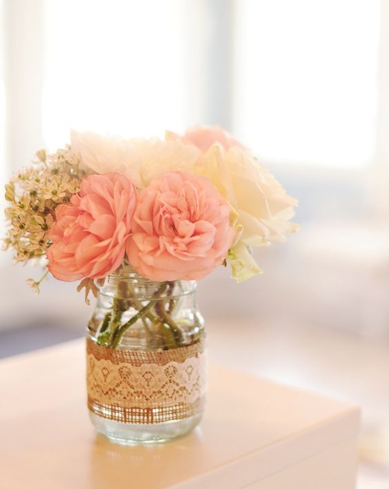 Burlap and lace wedding jar idea #jars #diy #homedecor #wedding #decoratingideas #garden #outdoor #decorhomeideas