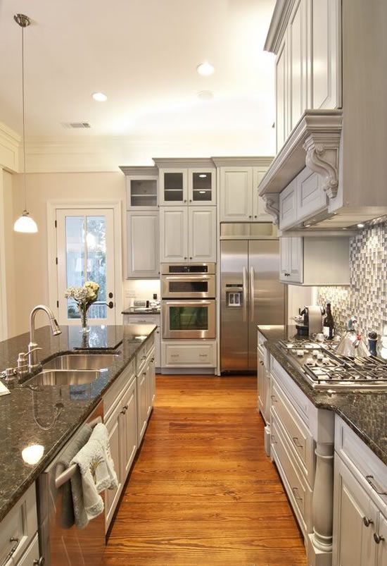 Grey cabinets wooden floor kitchen idea #kitchen #kitchendesign #floor #wooden #decoratingideas #homedecor #interiordecorating #decorhomeideas