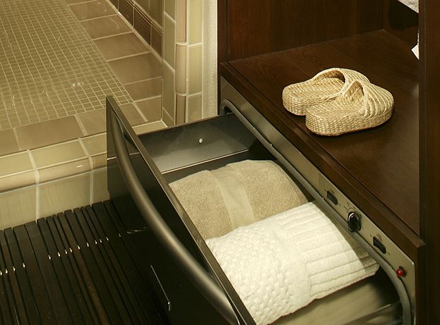 Warm up with heated towels spa style bathroom idea #spadecor #bathroom #homespa #spahome #relaxhome #spa #homedecor #decoratingideas #spadesign #decorhomeideas