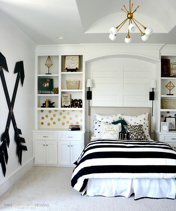 Gold & Black Teenage Girl Bedroom #teengirlbedroom #girlbedroom #teenbedroom #bedroom #homedecor #decorhomeideas