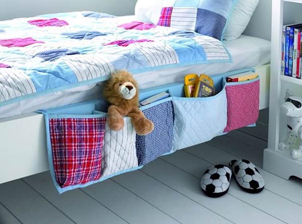 DIY Hanging bedside organizer for toys and books #toystorage #organizer #storage #decorhomeideas