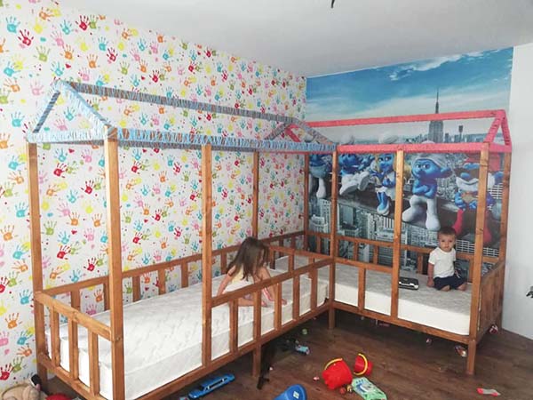 Dad builds kids beds
