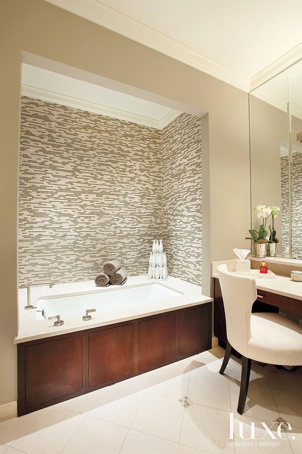 Drop-In Tub With Mosaic Wall Decor #dropintub #bathtub #tub #ideas #decorhomeideas