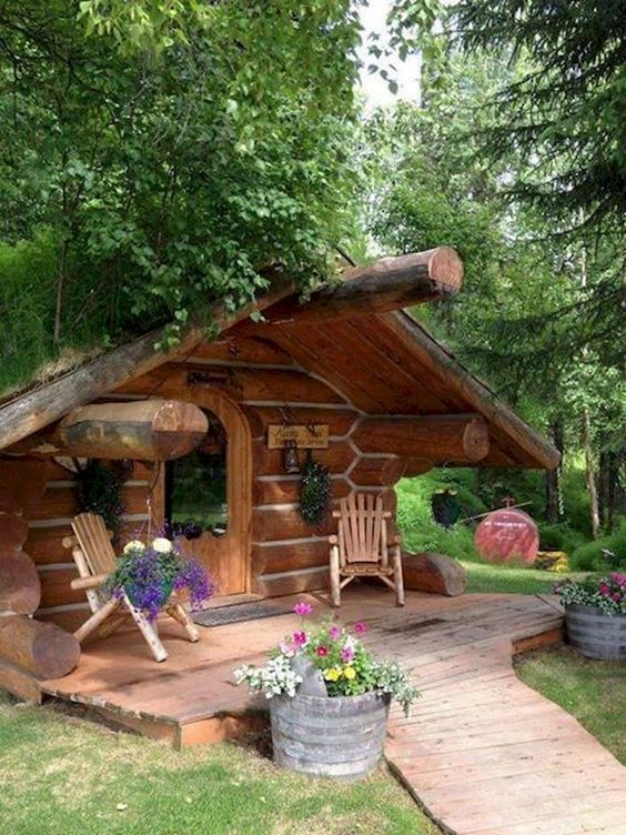 Alpine Style Tiny Cabin #cabin #loghouse #tinyhouse #decorhomeideas