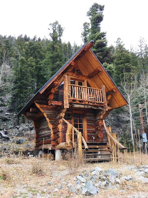Super Tiny Log House #cabin #loghouse #tinyhouse #decorhomeideas