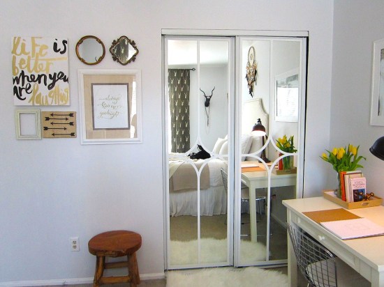 Mirrored Closet Door Makeover #closet #mirror #door #decorhomeideas
