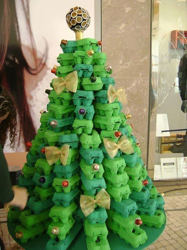DIY Egg Cartons Christmas Tree #Christmas #trees #decorhomeideas