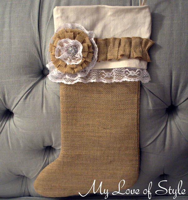 DIY Burlap Christmas Stockings #Christmas #rustic #diy #decorhomeideas