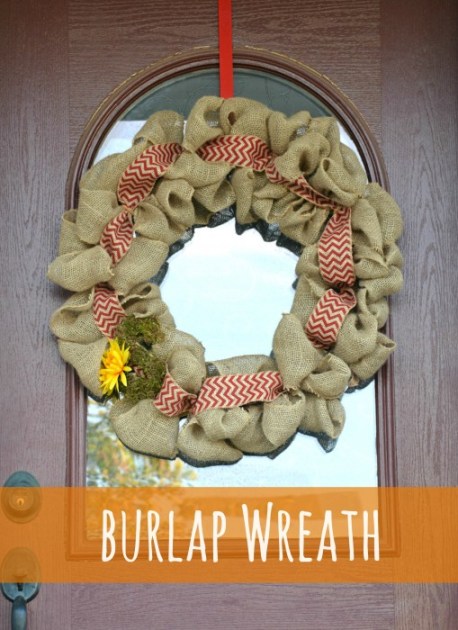 DIY Burlap Wreath #Christmas #rustic #diy #decorhomeideas