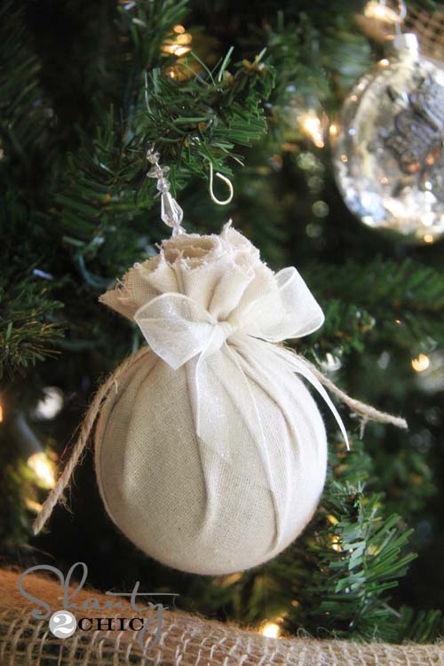 DIY Fabric Ornament #Christmas #rustic #diy #ornaments #decorhomeideas