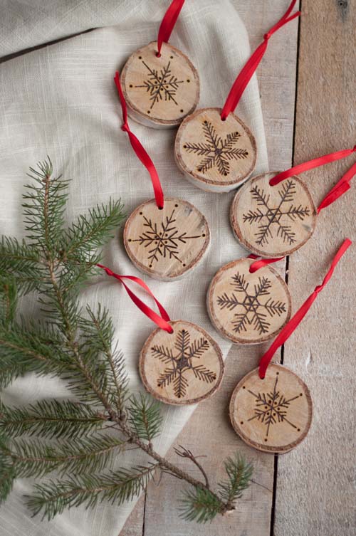 Etched Snowflake Ornament #Christmas #rustic #diy #ornaments #decorhomeideas