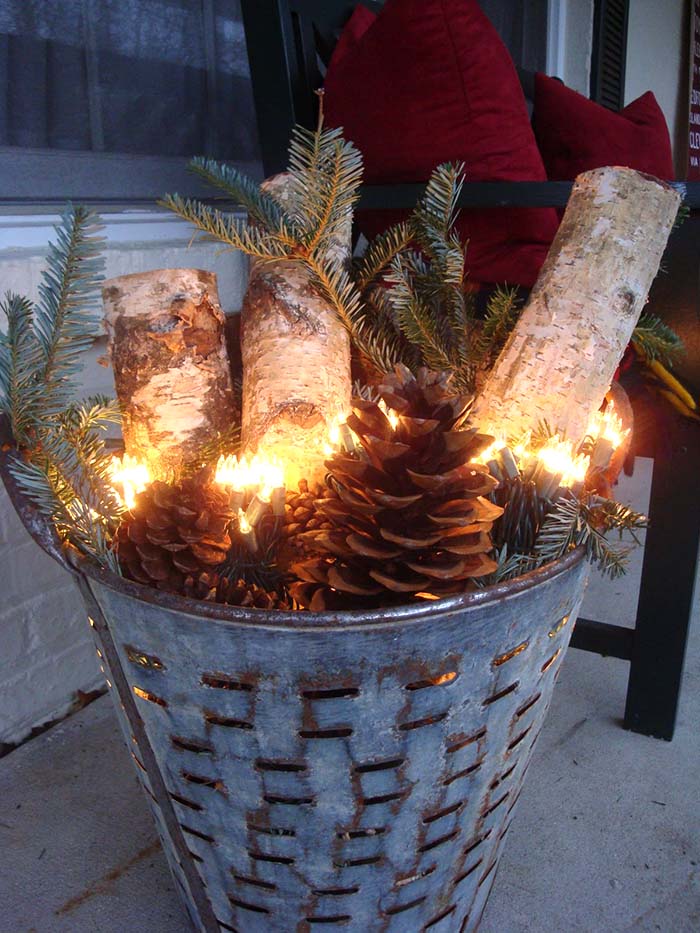 Galvanized Christmas Basket #Christmas #rustic #diy #decorhomeideas