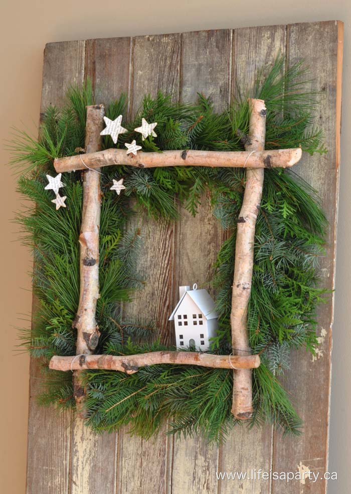 Little House Christmas Wreath #Christmas #rustic #diy #decorhomeideas