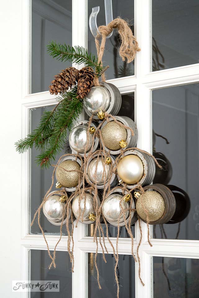 Mason Jar Lid Ornament Christmas Wreath #Christmas #rustic #diy #decorhomeideas
