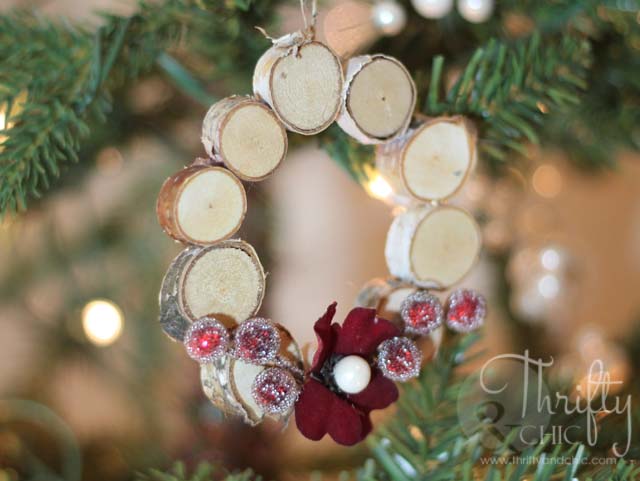 Mini Woodland Wreath Ornament #Christmas #rustic #diy #ornaments #decorhomeideas