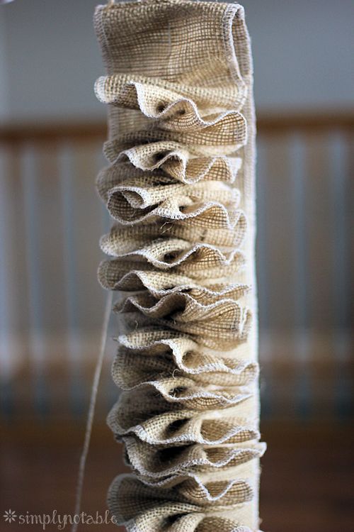 Pretty Burlap Garland Tutorial #Christmas #rustic #diy #decorhomeideas