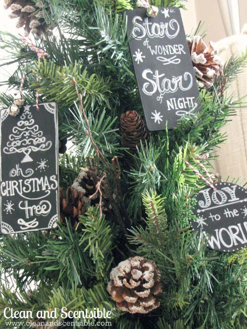 Rustic Chalkboard Art Ornaments #Christmas #rustic #diy #ornaments #decorhomeideas