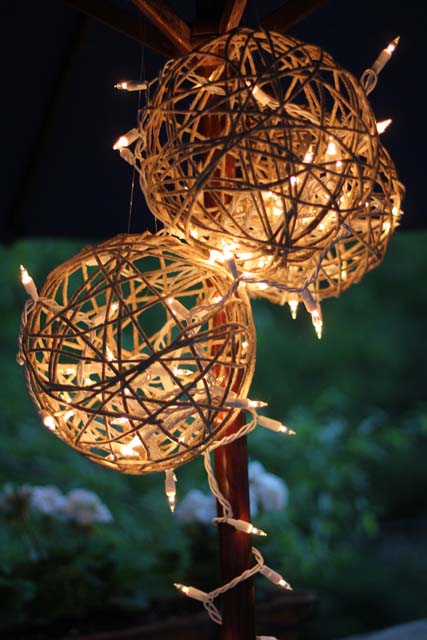 Rustic Christmas Balls #Christmas #rustic #diy #ornaments #decorhomeideas