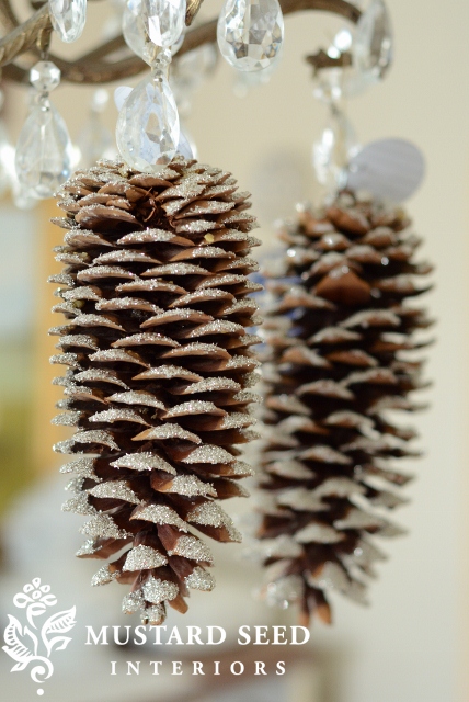 Snowy Pinecone Ornament #Christmas #rustic #diy #ornaments #decorhomeideas