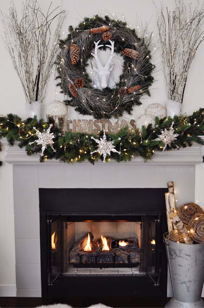 Snowy Woodland Christmas Mantel #Christmas #rustic #diy #decorhomeideas