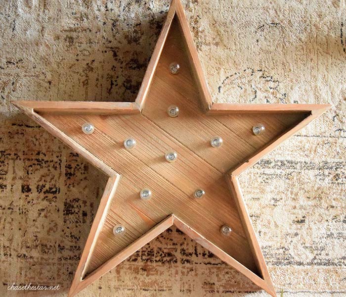 Wood Star Marquee Tree Topper #Christmas #rustic #diy #decorhomeideas