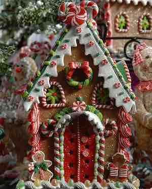 Gorgeous Gingerbread House #Christmas #gingerbread #house #decorhomeideas
