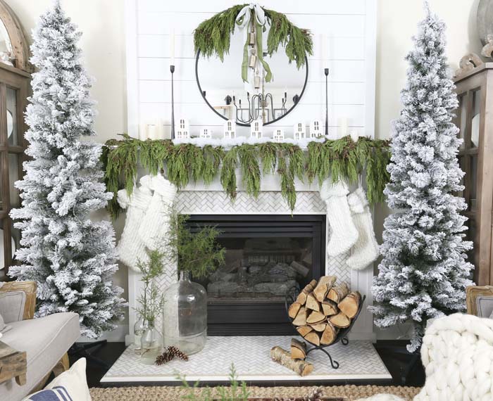 Natural Simple Christmas Mantel #Christmas #natural #decoration #decorhomeideas