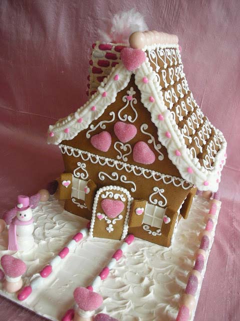 Valentine Gingerbread House #Christmas #gingerbread #house #decorhomeideas