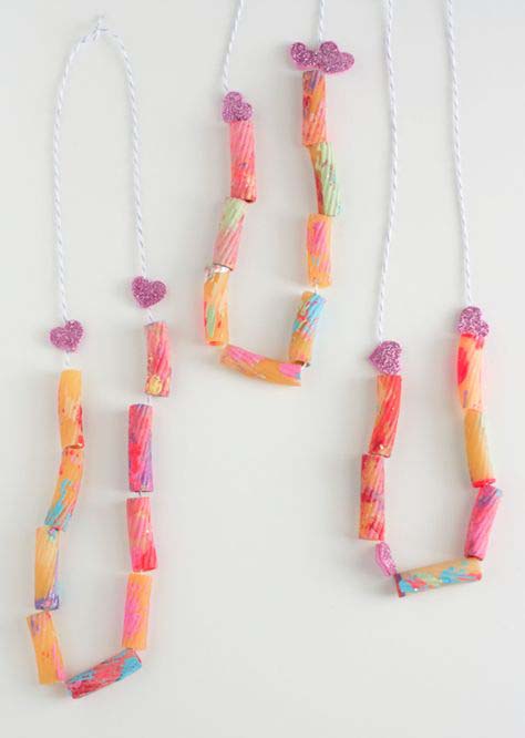 Noodle Necklace #valentine #crafts #kids #decorhomeideas