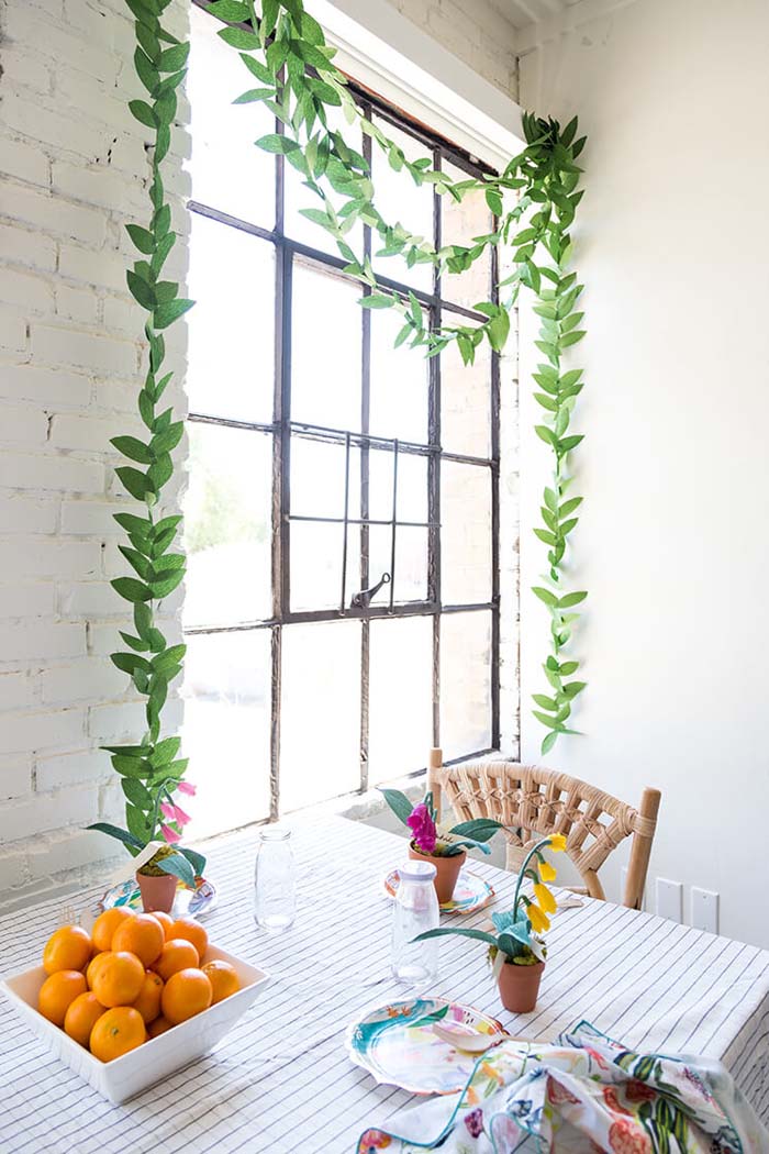 DIY Crepe Paper Leaf Garland #diy #rustic #summer #decorations #decorhomeideas