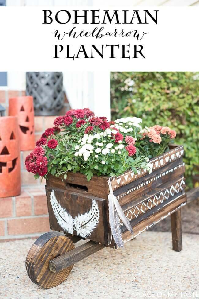 DIY Bohemian Wheelbarrow Planter #diy #paint #garden #decorations #decorhomeideas