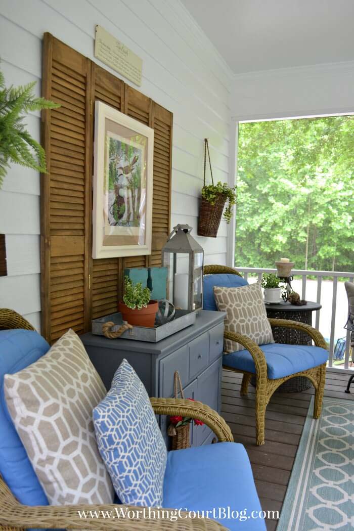 Old Closet Door with Framed Artwork #porch #wall #decor #decorhomeideas