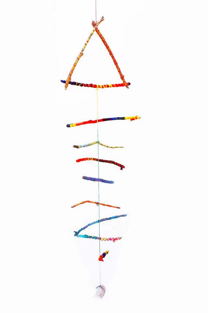 Twirling Twig Mobile #diy #decor #sticks #twigs #decorhomeideas