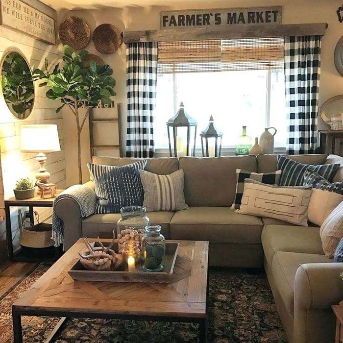 Inviting Farmhouse Living Room with Buffalo Plaid #livingroom #design #decorhomeideas