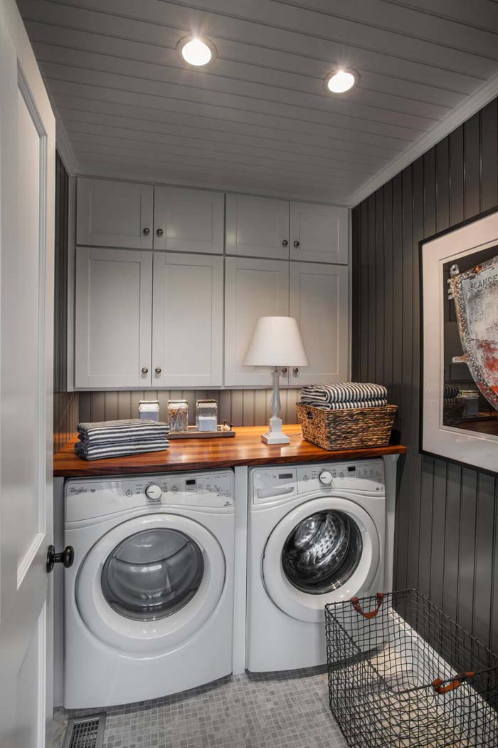 Dark but Not Dreary Laundry Room #laundryroom #small #design #decorhomeideas