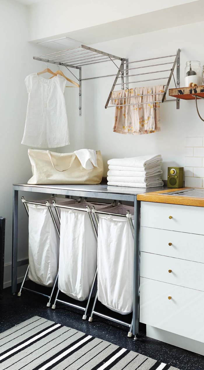 Easy Beachy Sorting Laundry Room #laundryroom #small #design #decorhomeideas