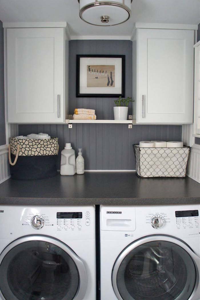 Gray and White and Warm Laundry Room #laundryroom #small #design #decorhomeideas
