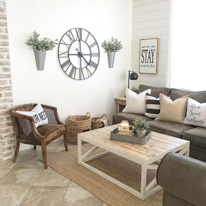 Oversized Clock Wall Vases and Stay Sign #rustic #livingroom #walldecor #decorhomeideas