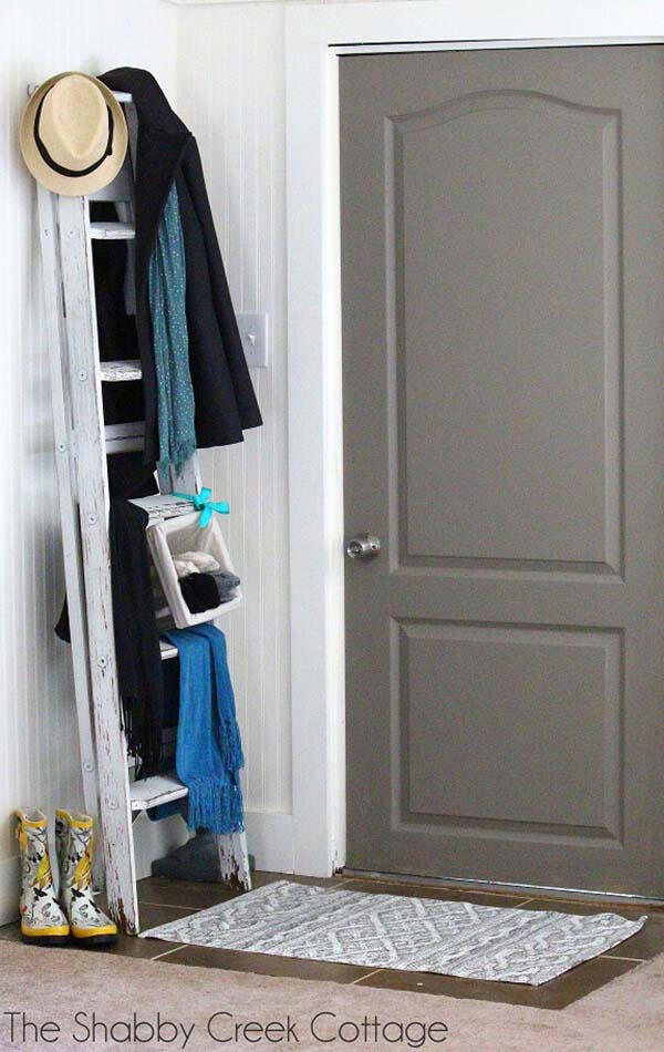 Painters Ladder Multi-Use Entrance Rack #farmhouse #entryway #decor #decorhomeideas