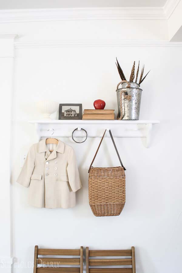 Schoolhouse Style Wooden Seating and Storage Entryway #farmhouse #entryway #decor #decorhomeideas