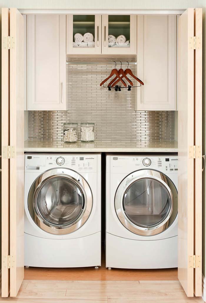 Space Age Closet Surprise Laundry Room #laundryroom #small #design #decorhomeideas