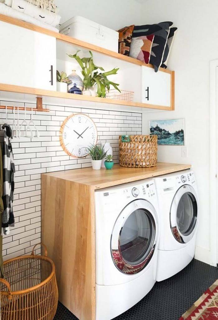 Subway Tile Backsplash Accent Laundry Room #laundryroom #small #design #decorhomeideas