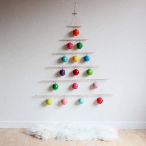 Wall Art #Christmas #Christmastree #nontraditional #decorhomeideas