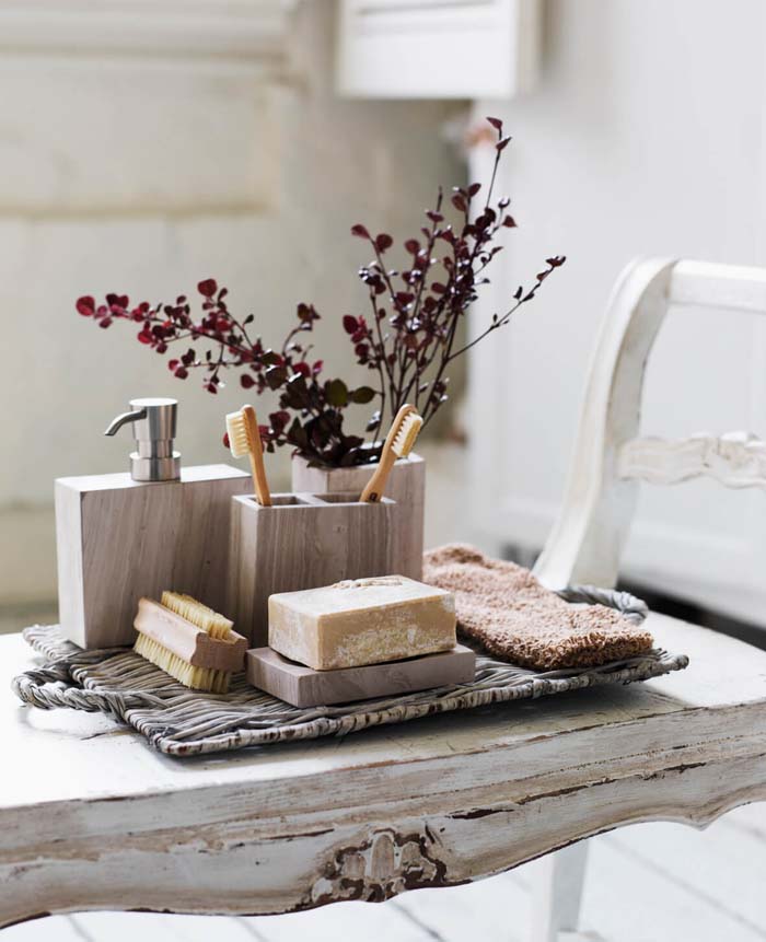 Antique Bathroom Table with Plant #shabbychic #bathroom #decorhomeideas