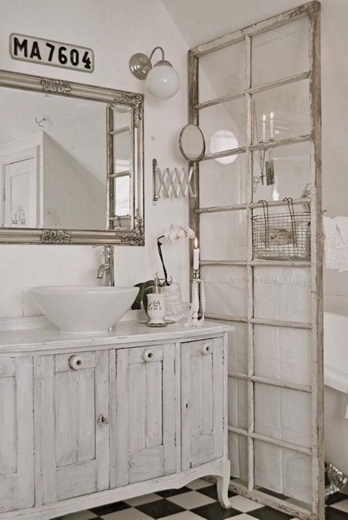 Antique Window Bathroom Privacy Divider #shabbychic #bathroom #decorhomeideas